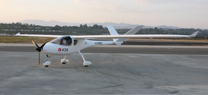 Yuneec E430 - самолет с электродвигаетлем